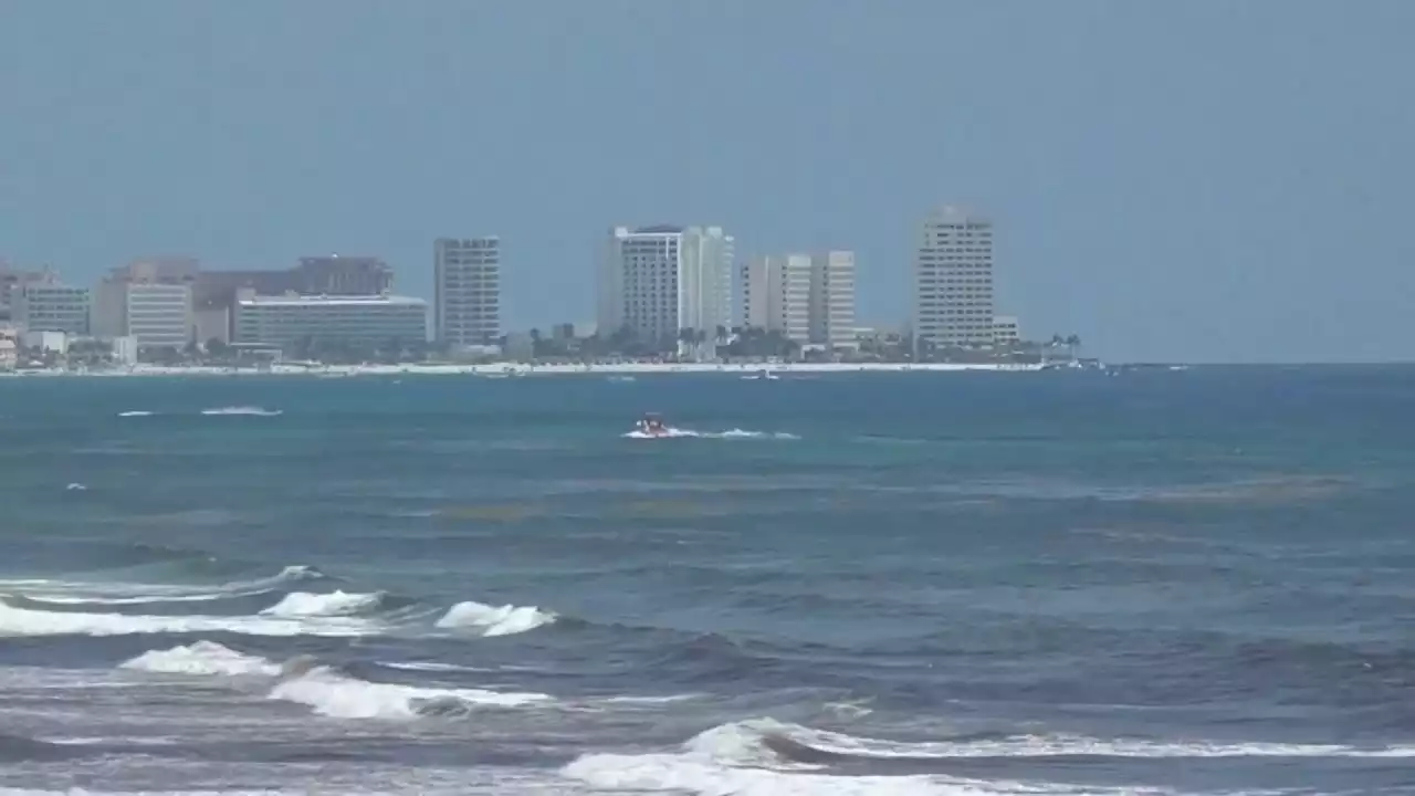 4 dead in beach shooting at Mexican resort