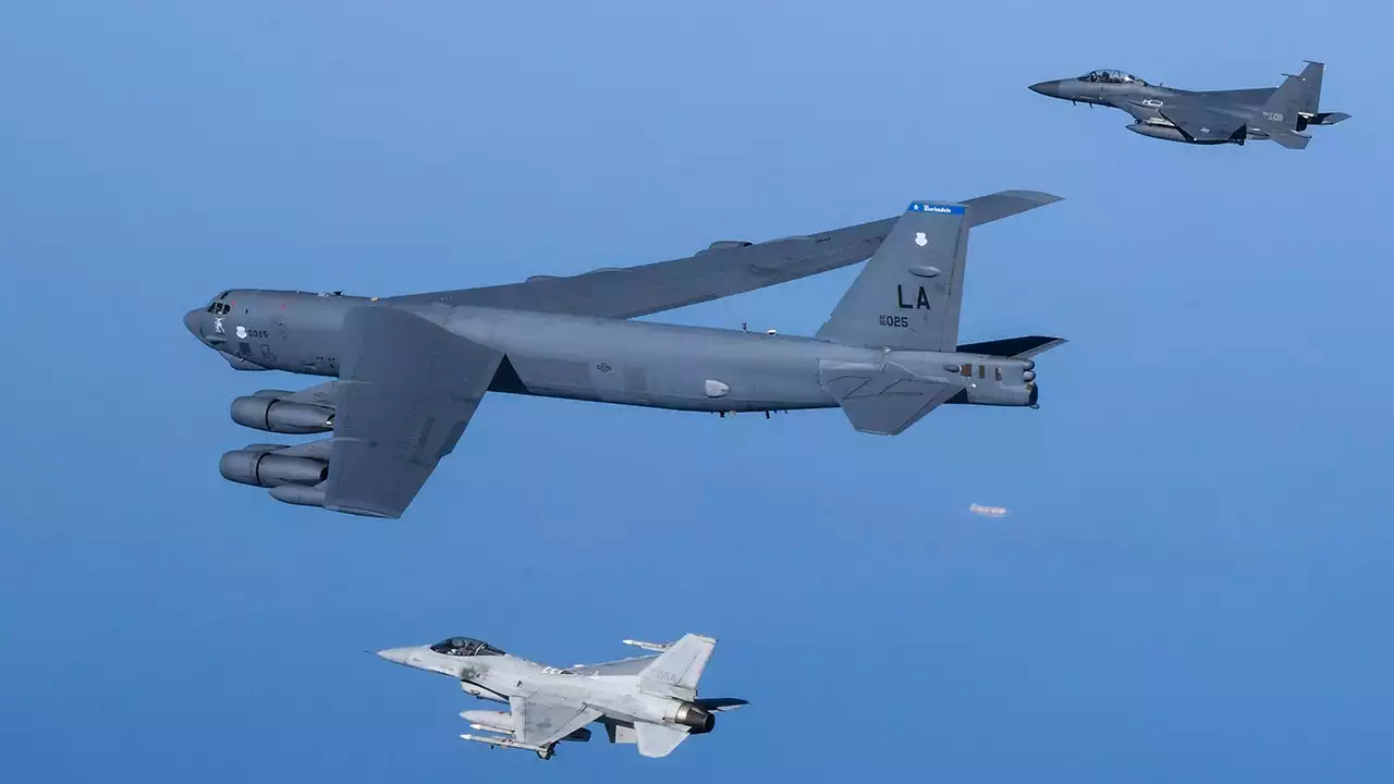 US flies nuclear-capable B-52 bombers amid North Korea tensions