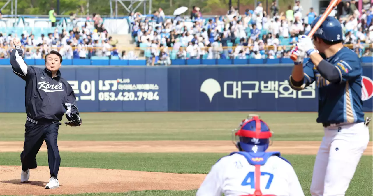 '역대급 돌직구' KBO 총재 깜짝…윤 시구 비밀 담긴 영상 공개 | 중앙일보