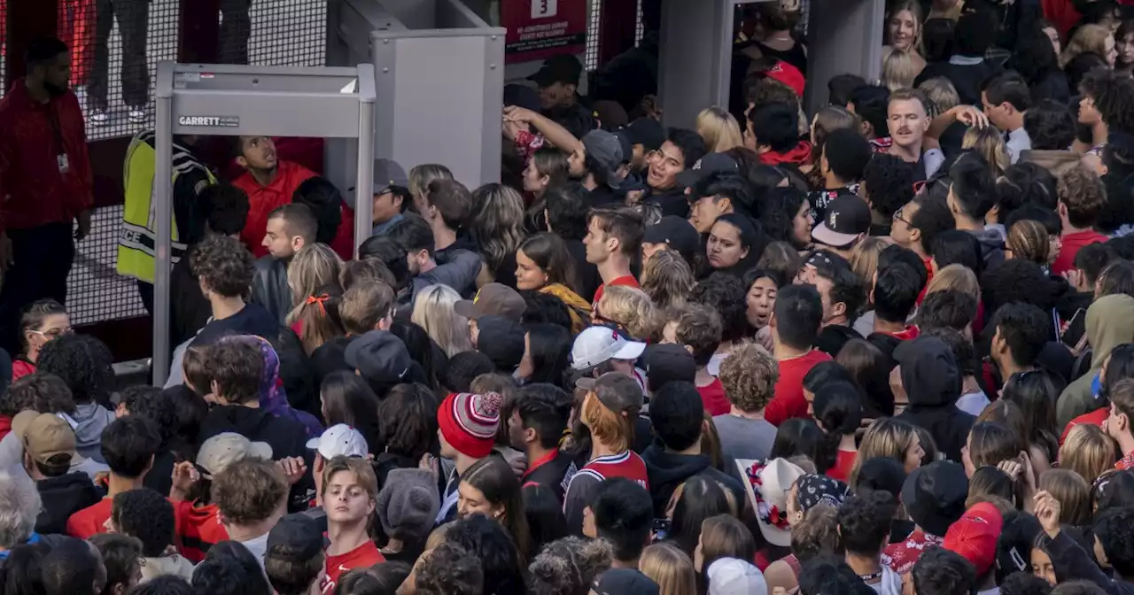 Viejas Arena overwhelmed by Aztecs fans for NCAA Championship watch party