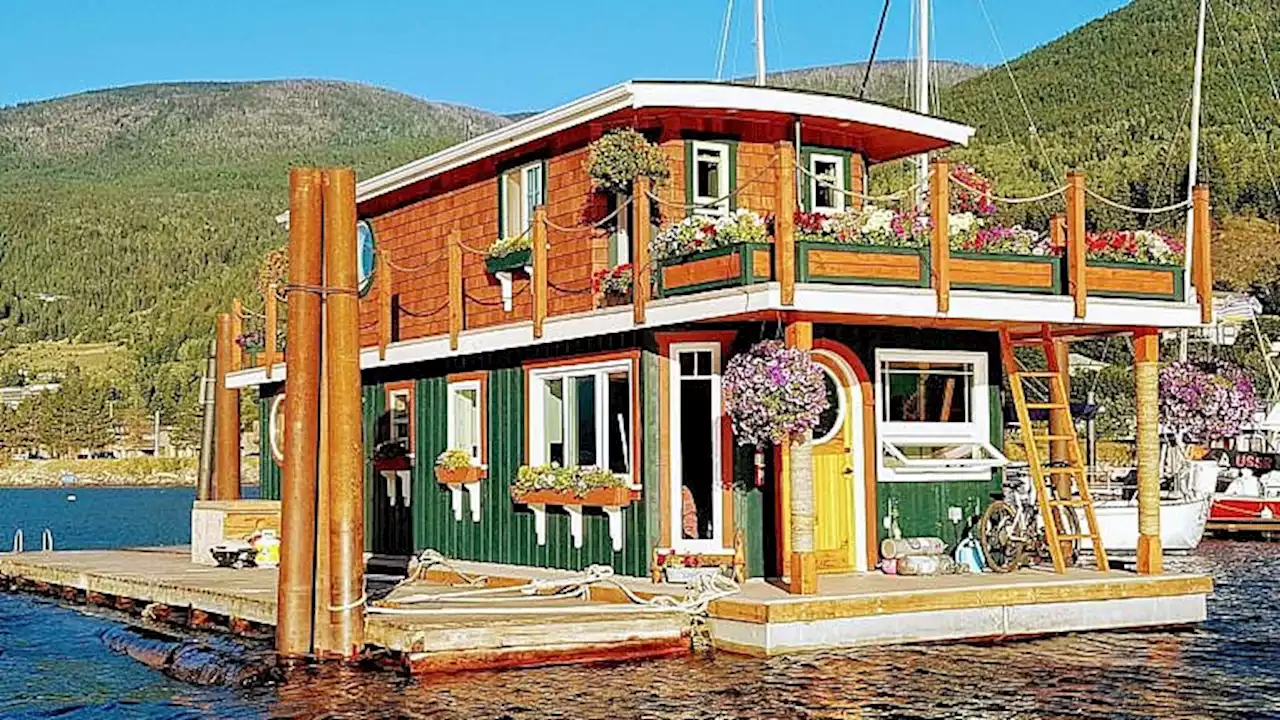 Habitat: A B.C. construction worker sold his country house to build this floating home - Macleans.ca