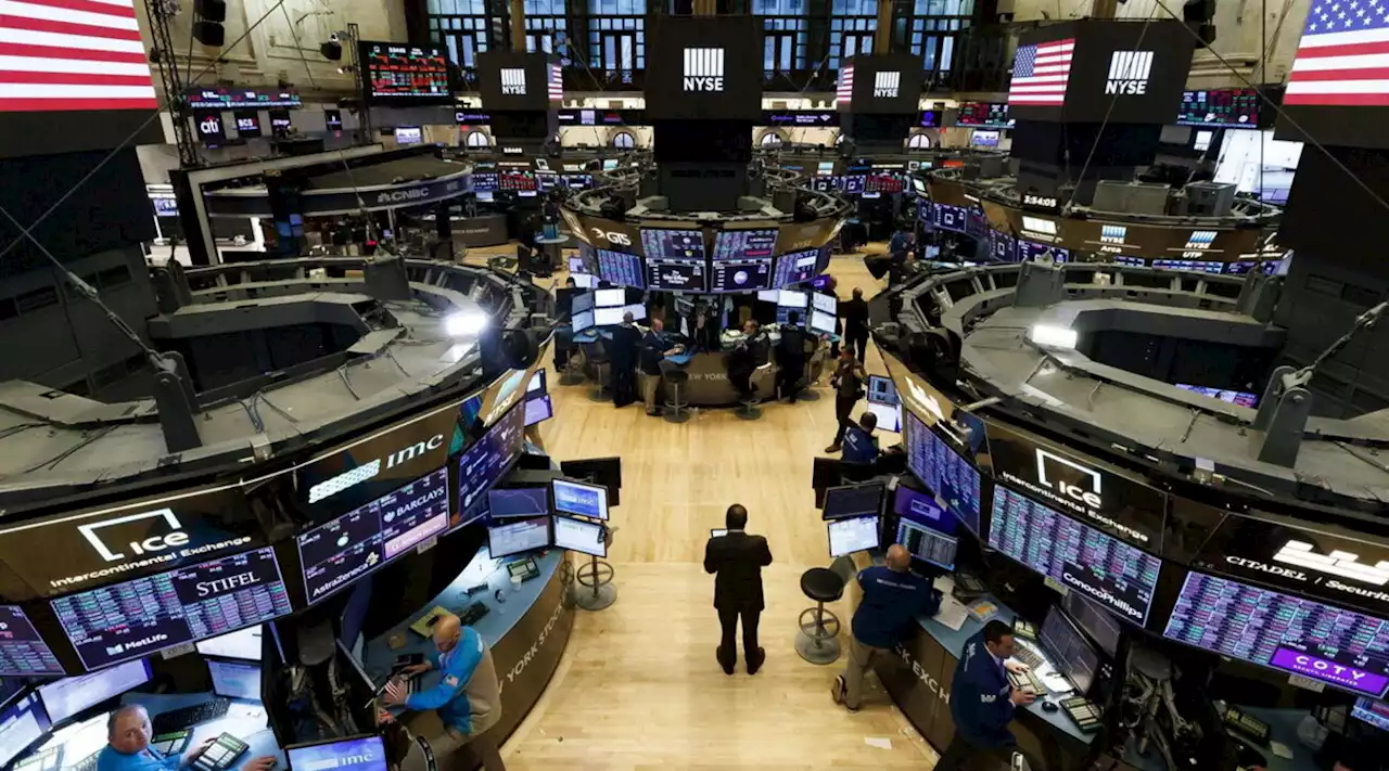 Borsa, Wall Street chiude contrastata: Dow Jones +0,24%, Nasdaq -1,07%