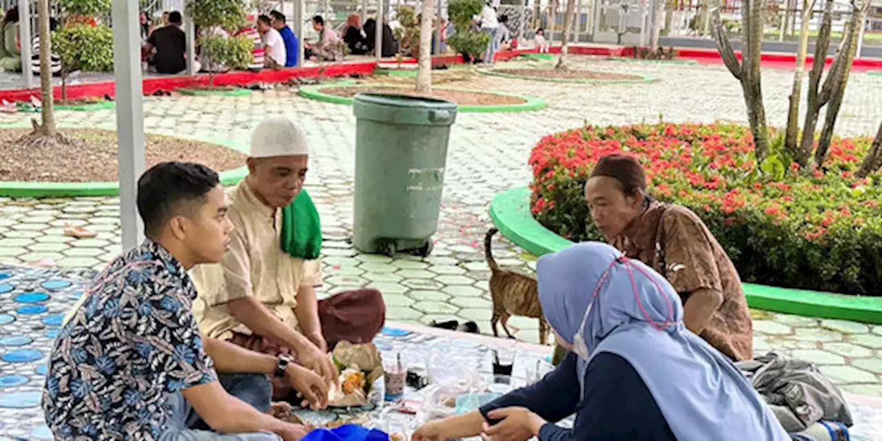 Penghuni Lapas Pontianak Difasilitasi Buka Puasa Bersama Keluarga | merdeka.com