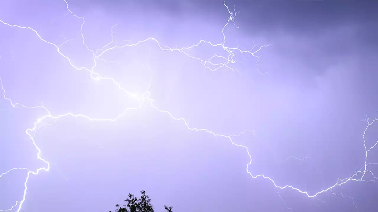 Severe Thunderstorm Watch Issued for Chicago Area, With Large Hail and Damaging Winds Possible