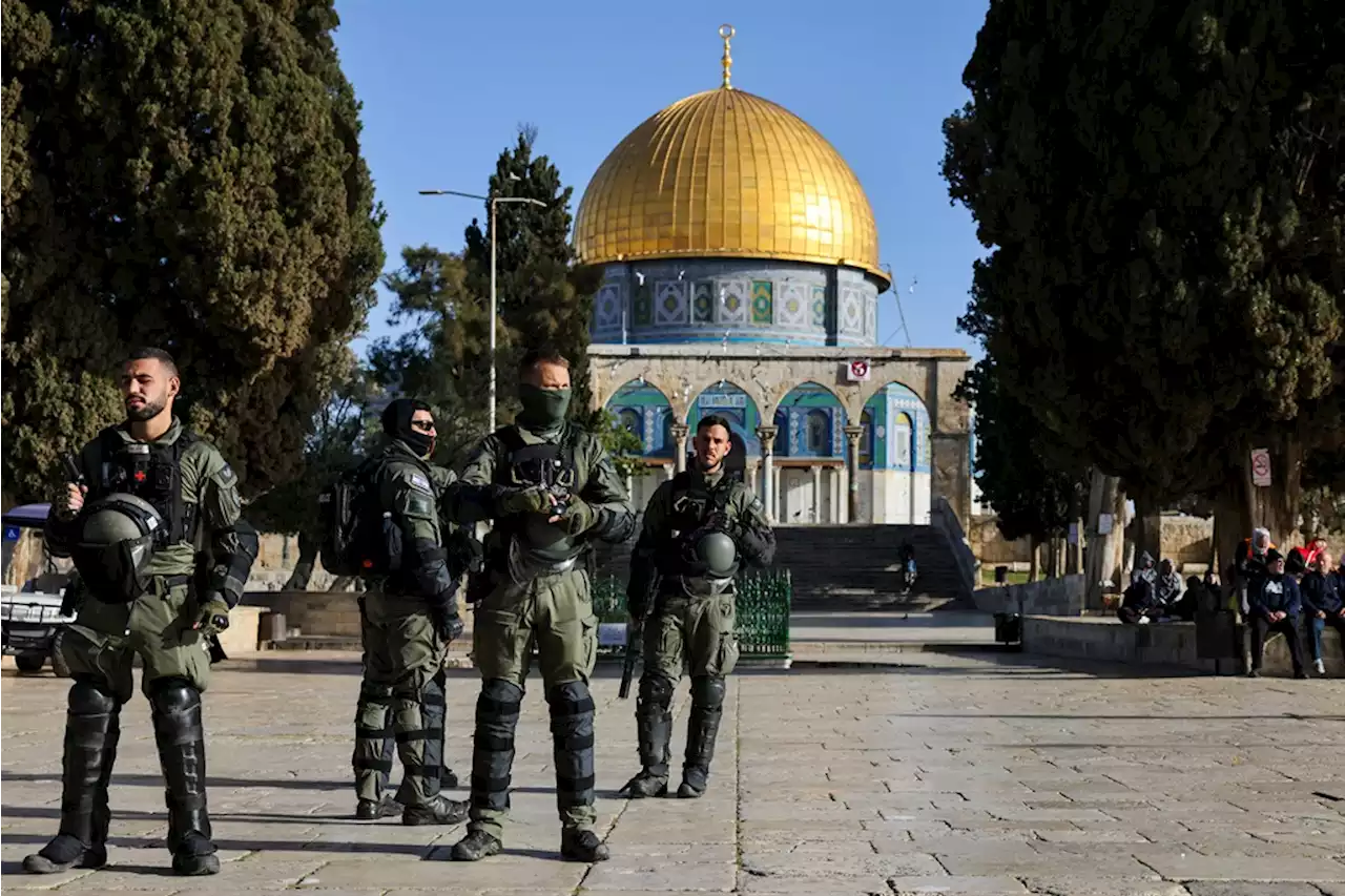 Clashes as Israeli police enter Jerusalem's Al-Aqsa mosque | News24