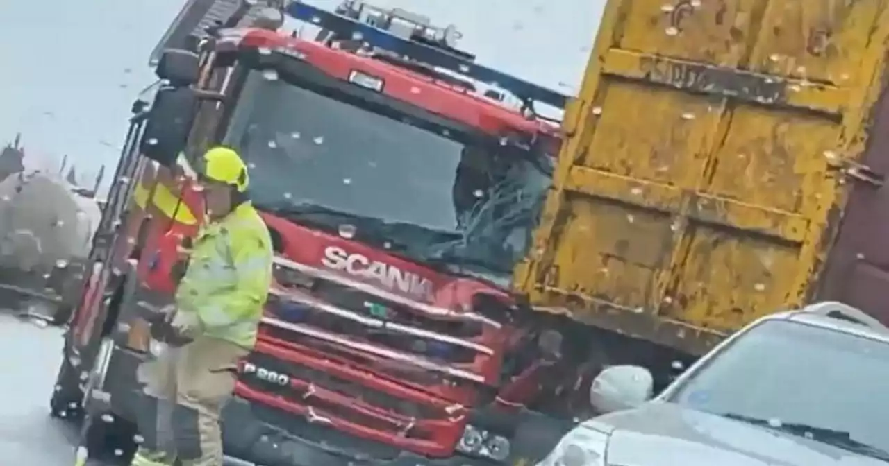 Fire engine and lorry crash on busy Notts road