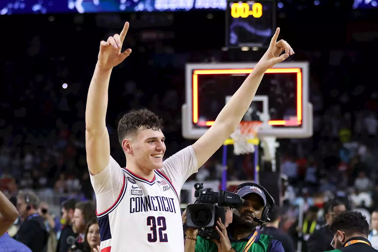 2023-24 NCAA championship odds: UConn opens as favorite to repeat