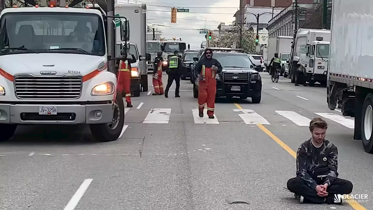 Police surround, block off Vancouver's Downtown Eastside