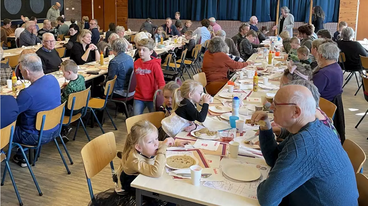 Pannenkoekenfeestje in paasstijl brengt jong en oud bij elkaar in Nieuw-Balinge