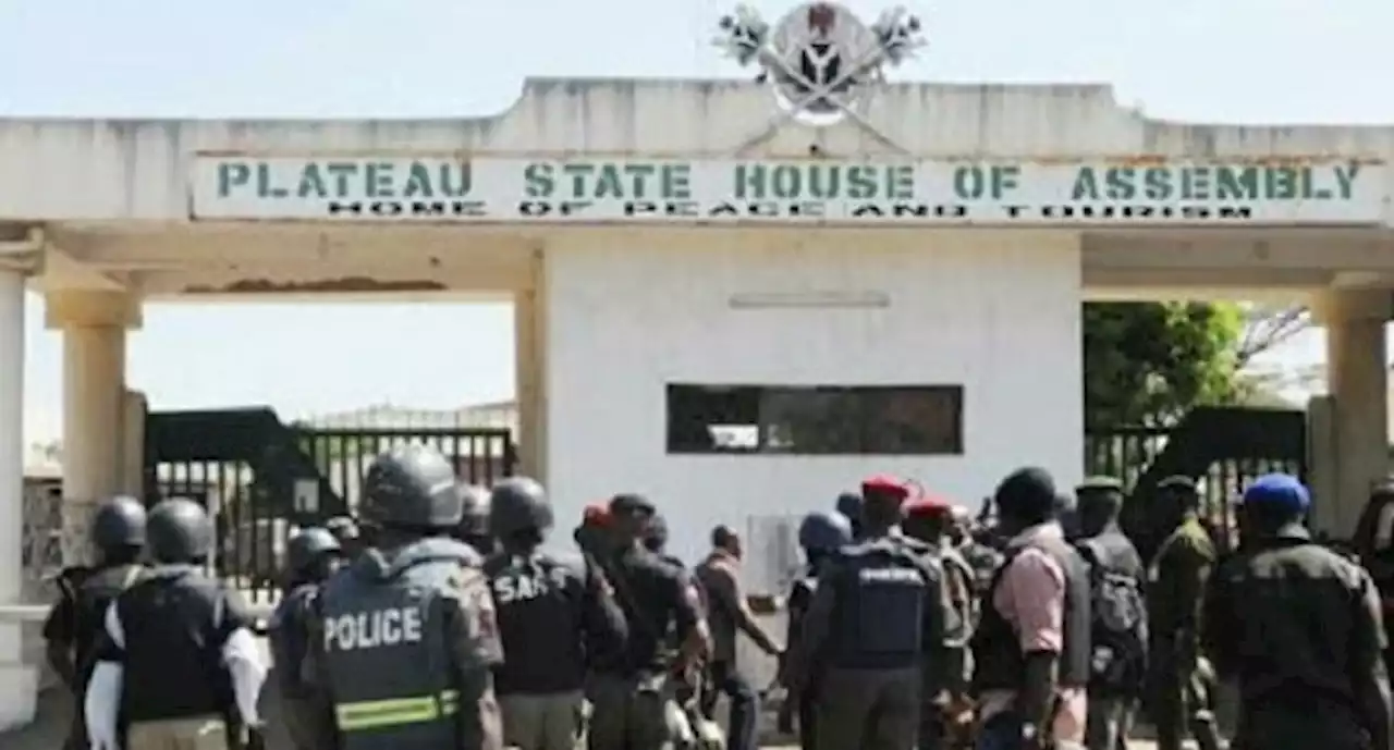 Nigerian Police Shut Down Plateau State House Of Assembly Over Speaker Crisis | Sahara Reporters