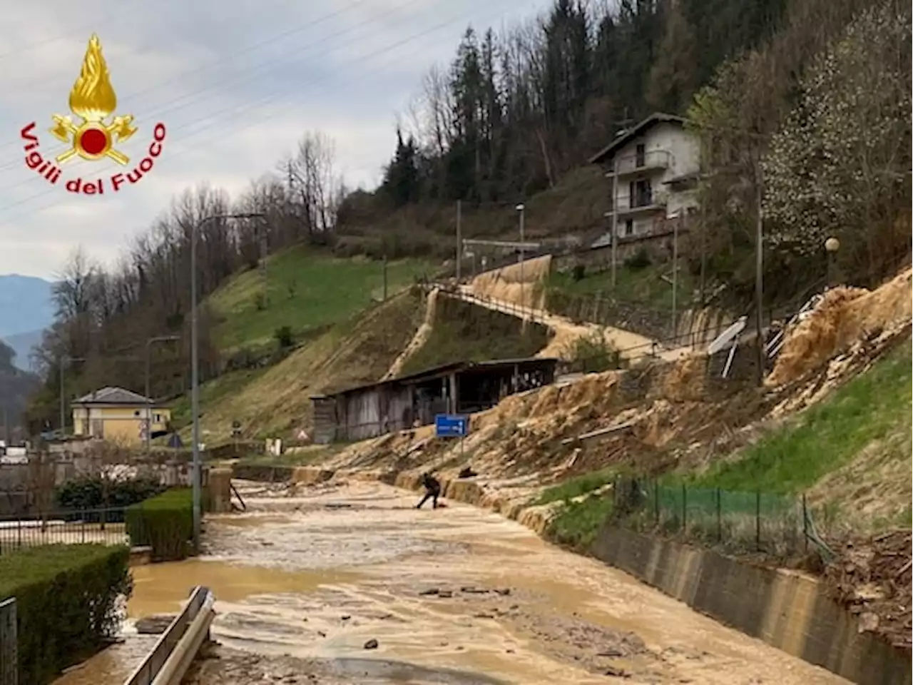 Bergamo, frana ad Ardesio: frazioni isolate per guasto condotta idrica