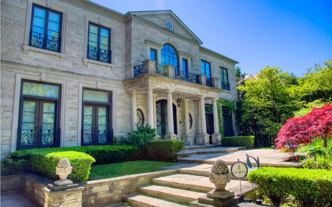 Bidding Wars 'Back in a Big Way' as Luxury Home Sales Rise