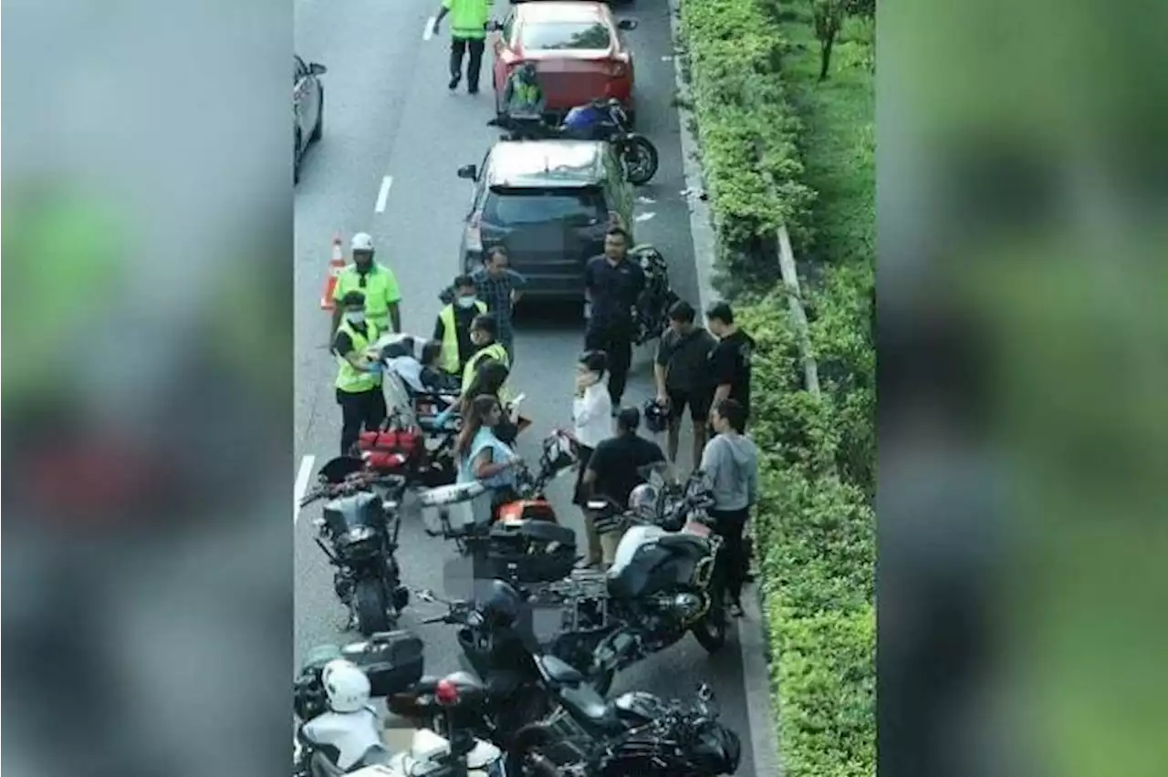 2 motorcyclists taken to hospital after PIE accident involving 6 vehicles