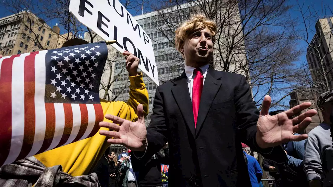 Trump's surrender at courthouse creates New York spectacle