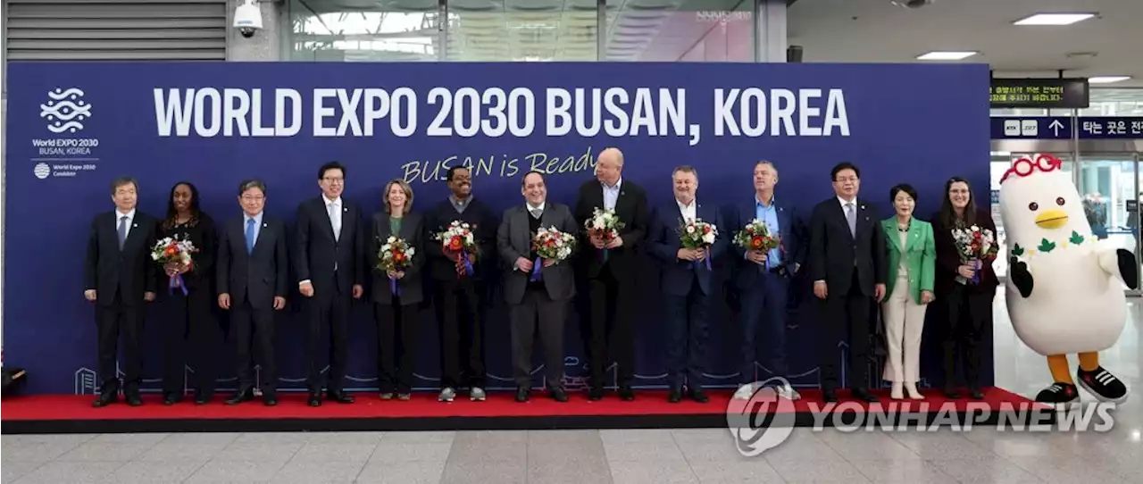 [부산엑스포 실사] 실사단, 박람회 예정지 부산항 북항 시찰 | 연합뉴스