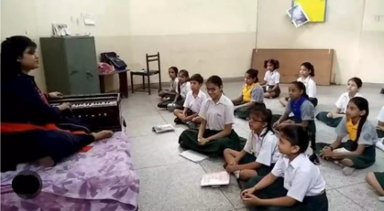 Sindh govt announces starting singing classes in schools