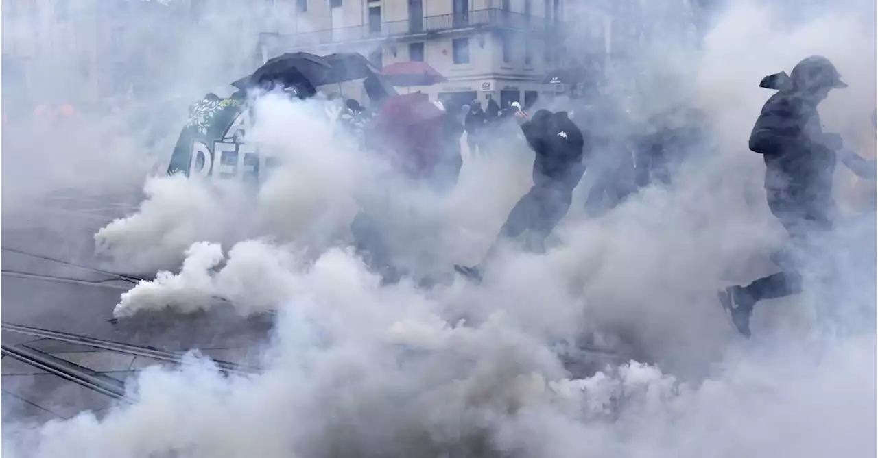 Protests again grip France but Macron not backing down