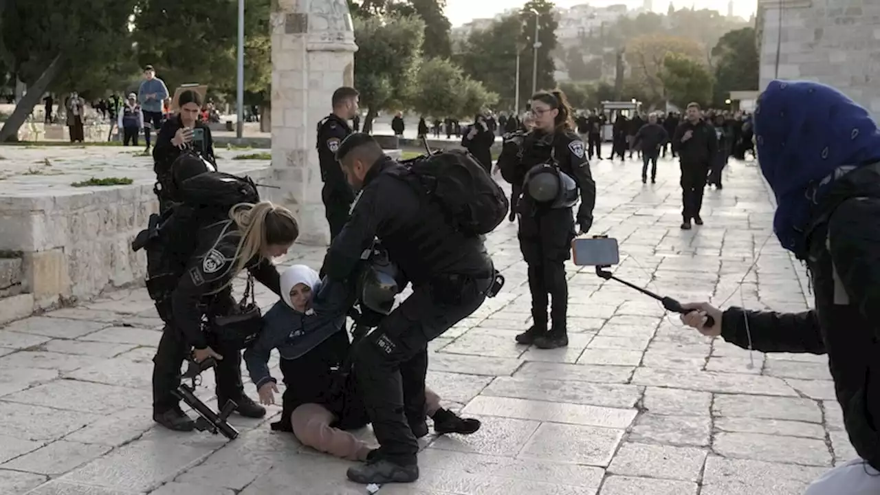 Violence resumes at Jerusalem's Al-Aqsa Mosque for a second night