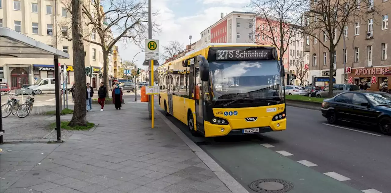 Täter nach Messer-Attacke in BVG-Bus weiter flüchtig