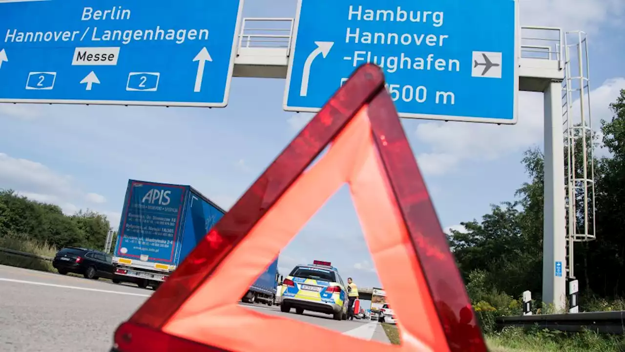 Wie man sich nach einer Panne oder Unfall sicher verhält