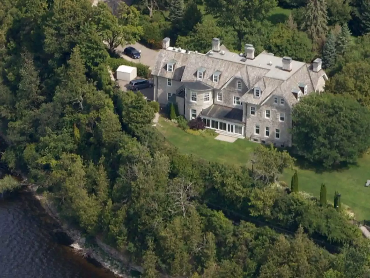 Safety, size prompted Trudeau to pass on moving into decaying 24 Sussex Drive