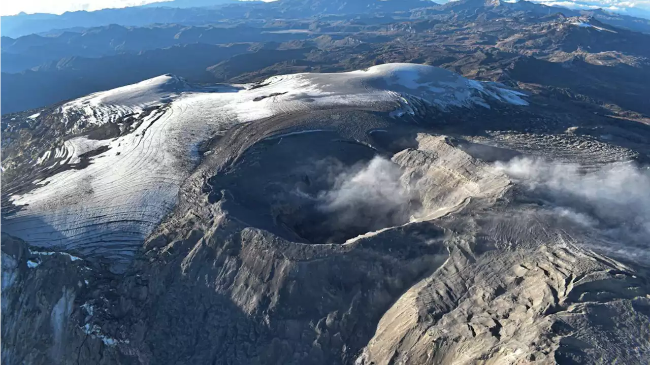 ¿Dónde está el Nevado del Ruiz y cuándo fue la última vez que entró en erupción?