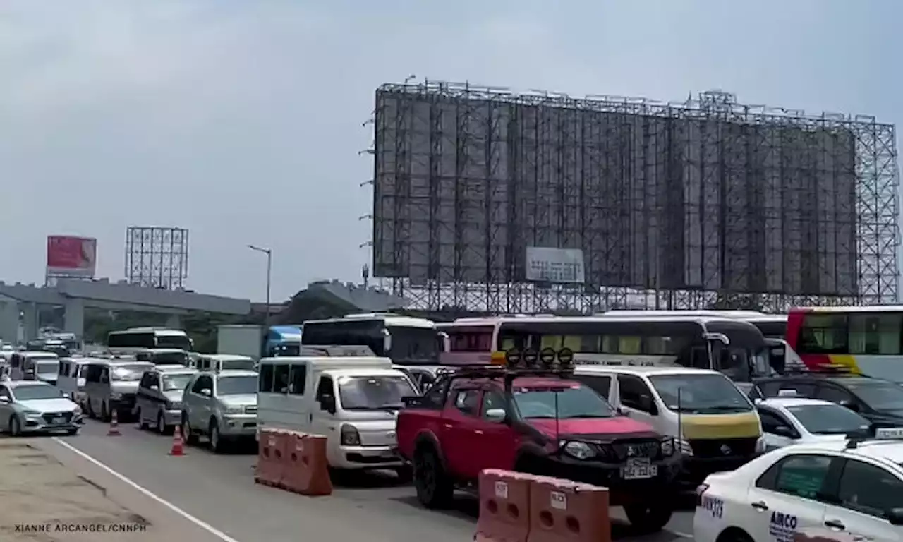 High volume of vehicles causes heavy traffic along NLEX on Maundy Thursday