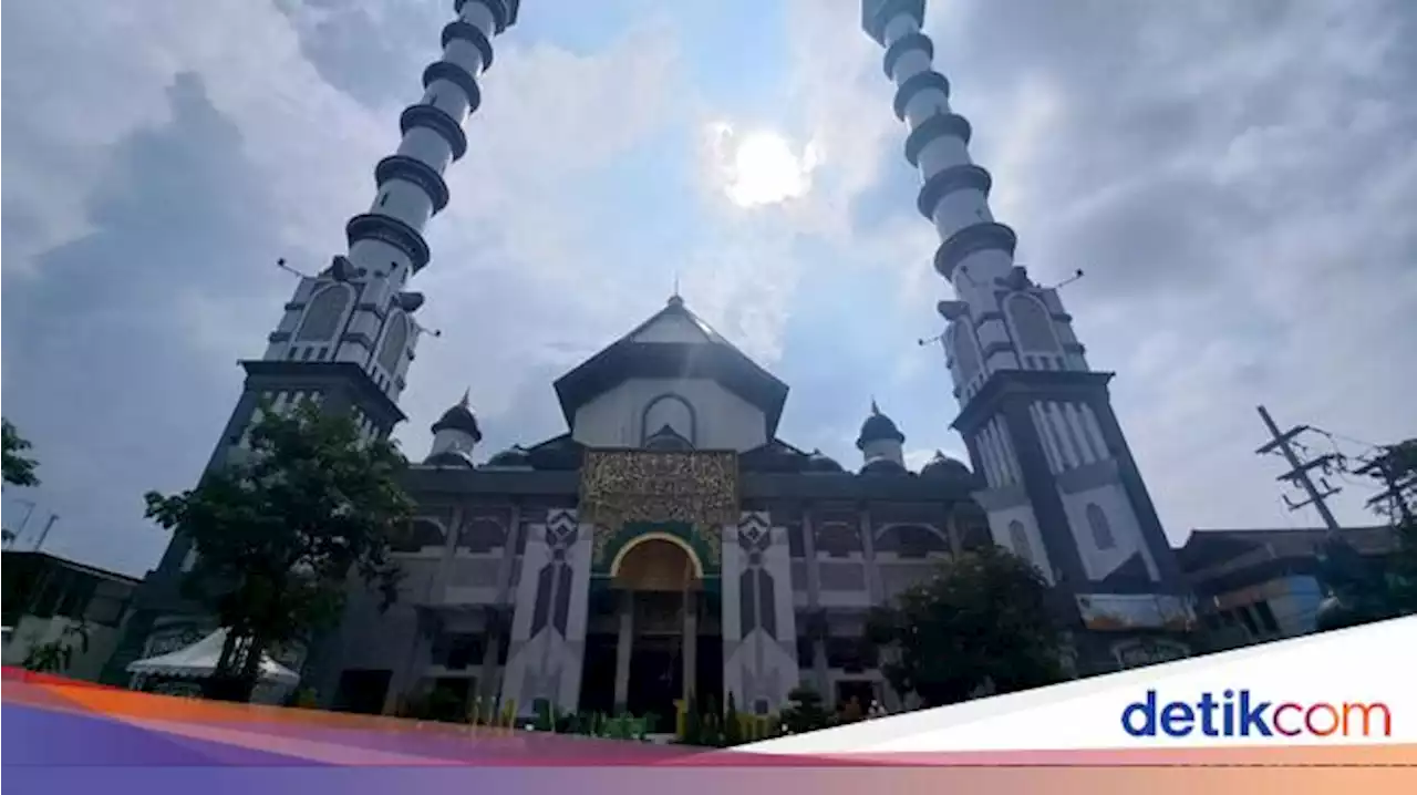 Melihat Masjid Agung Lamongan yang Diklaim Tertua di Kota Soto