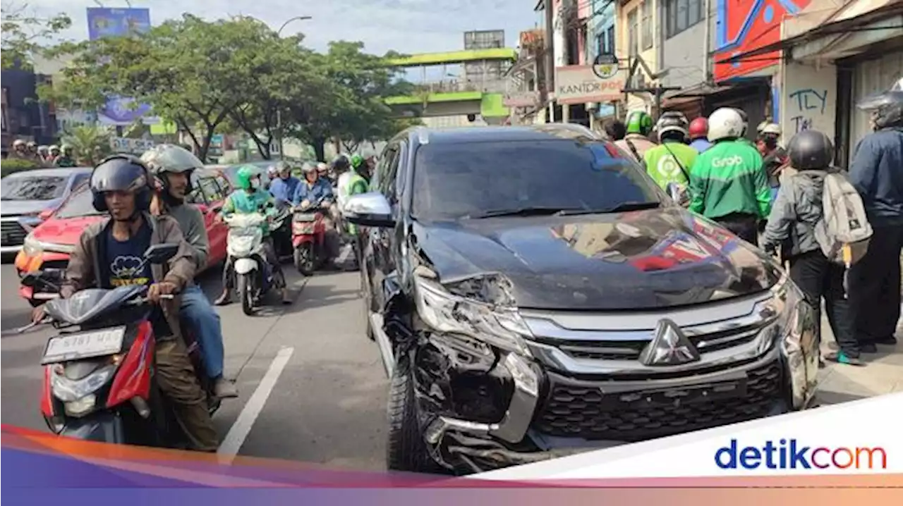 Polisi Tes Urine Sopir Pajero Telanjang Dada Usai Tabrak Mobil di Depok