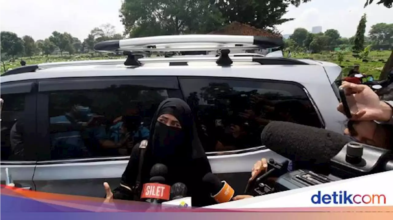 Umi Pipik Bicara Solusi di Tengah Isu Irish Bella Mau Pisah dari Ammar Zoni