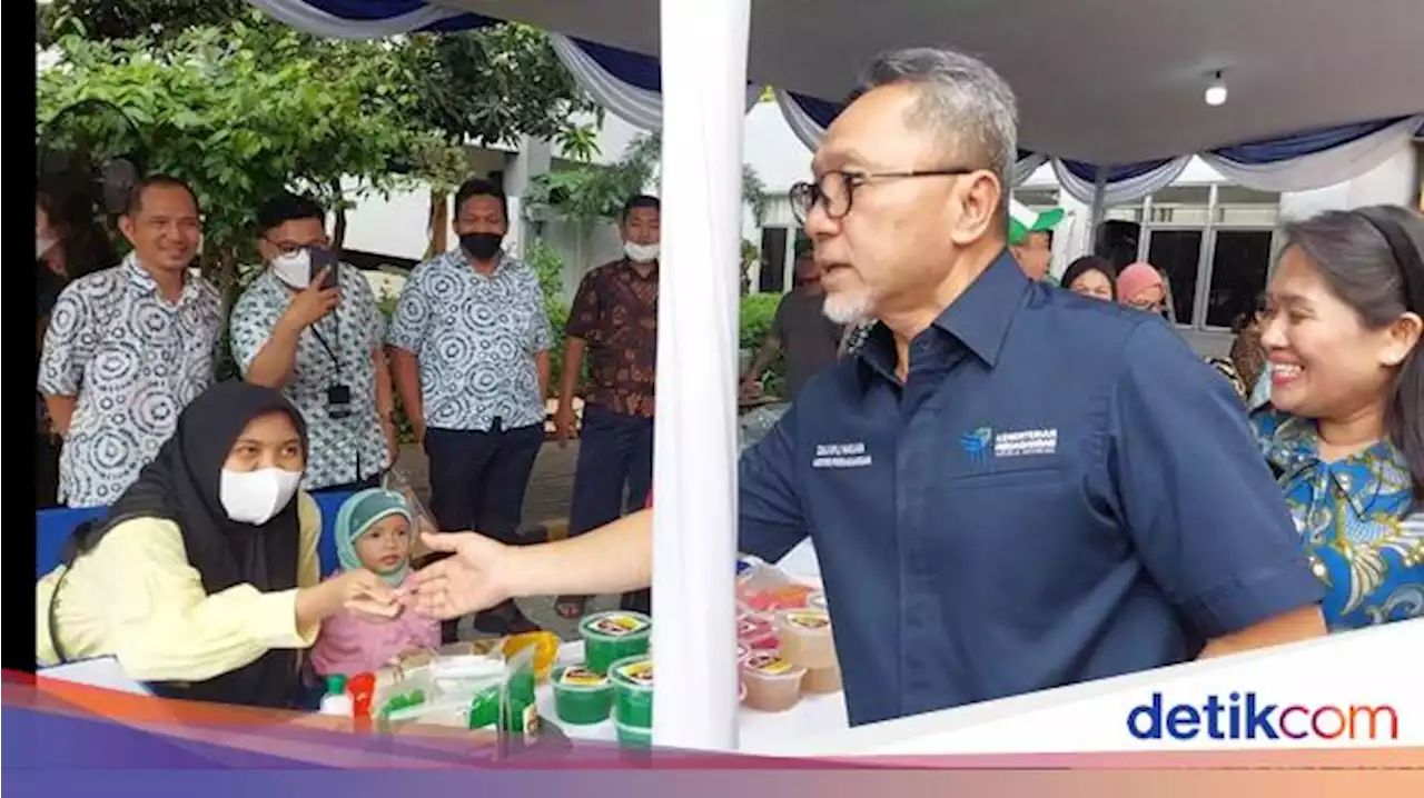 Zulhas Bagi-bagi 'THR' ke Pedagang buat Tambah Modal