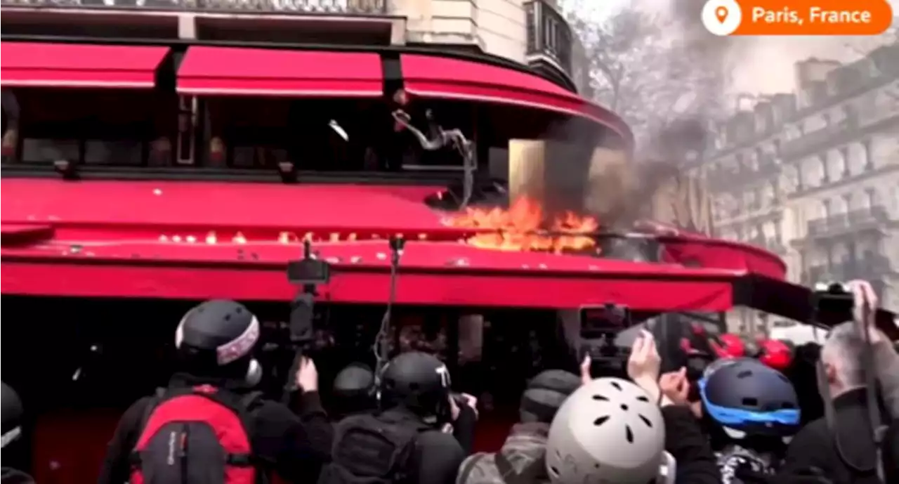 Nueva ola de protestas en Francia; manifestantes incendian restaurante favorito de Macron | El Universal