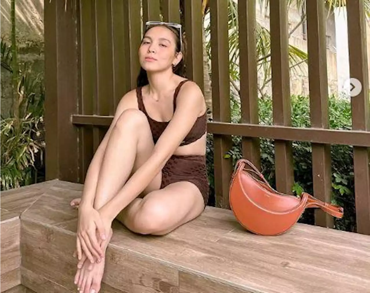 Kyline Alcantara spends the long weekend at the beach