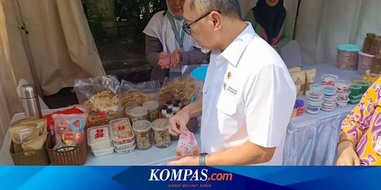 Rogoh Kocek Hampir Rp 11 Juta, Mendag Zulhas Bagi-bagi Sembako dan Uang di Bazar Ramadhan