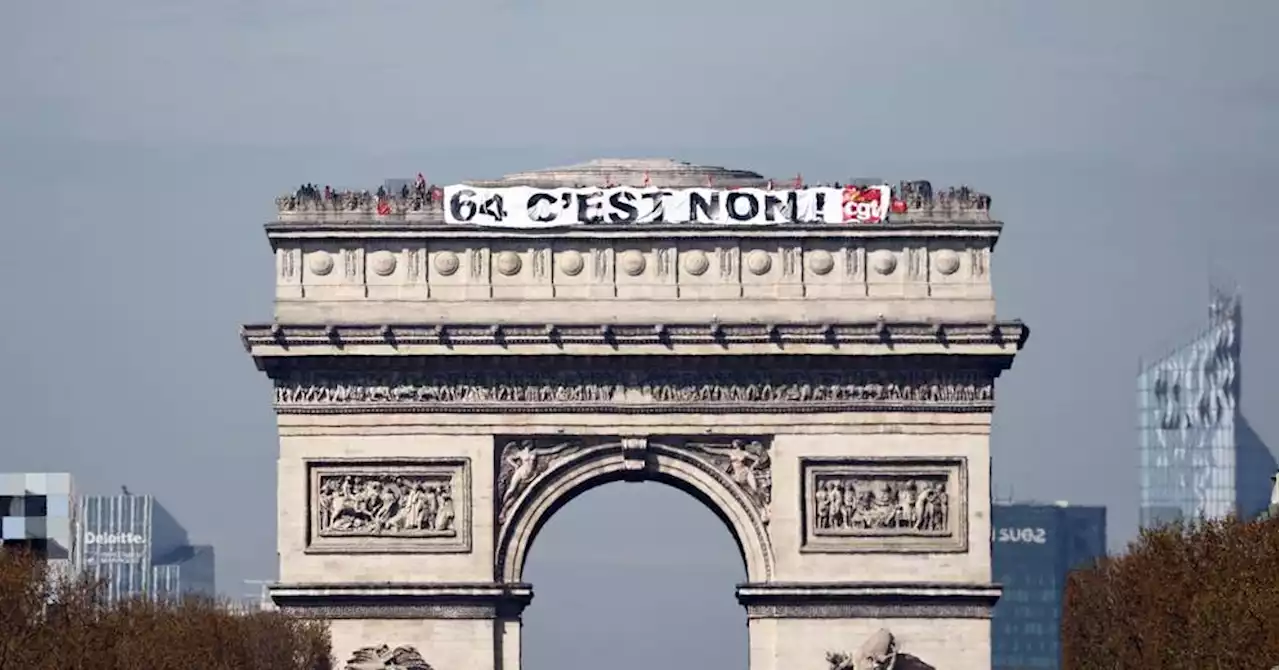 Réformes des retraites : des heurts à Paris, début d'incendie au restaurant La Rotonde