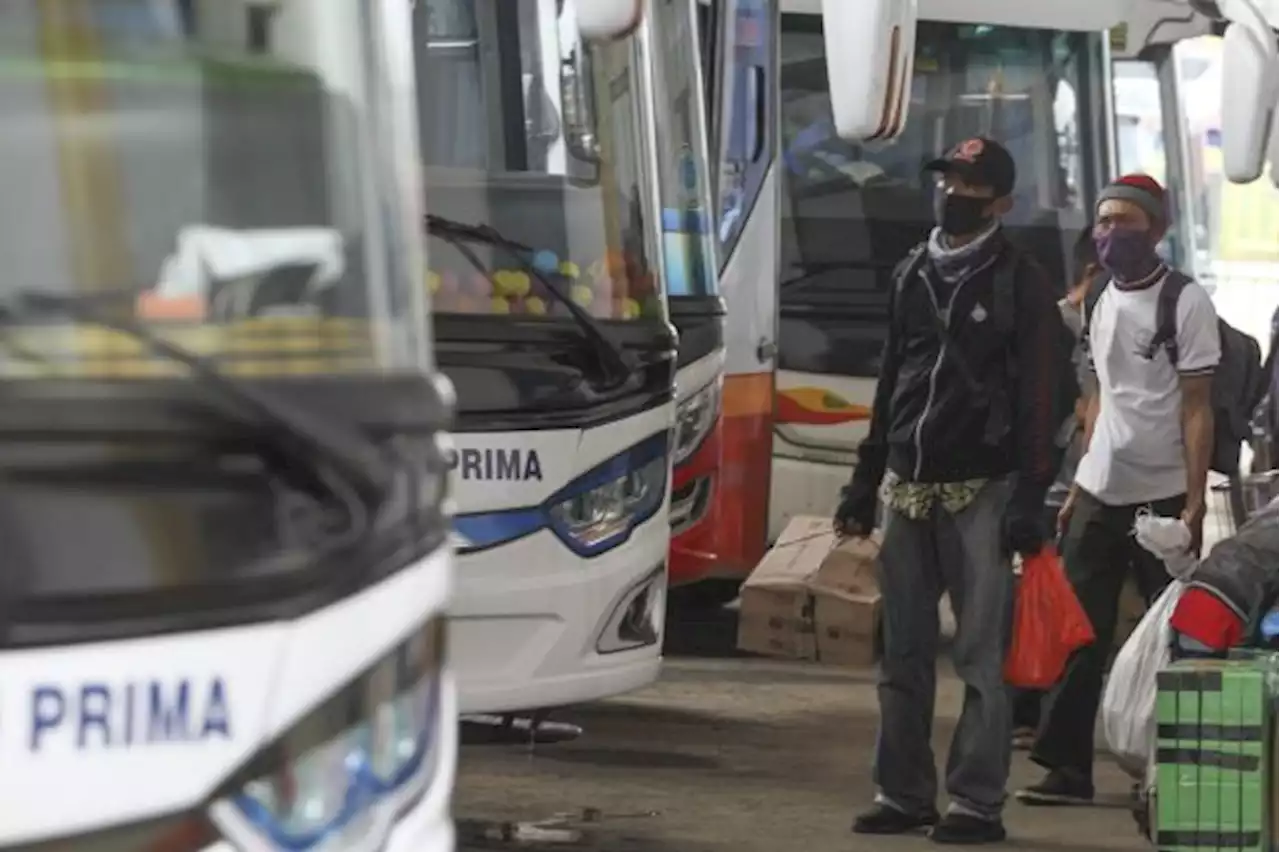 Mudik Lebaran 2023, Ratusan Orang Diberangkatkan dari Terminal Jatijajar Depok