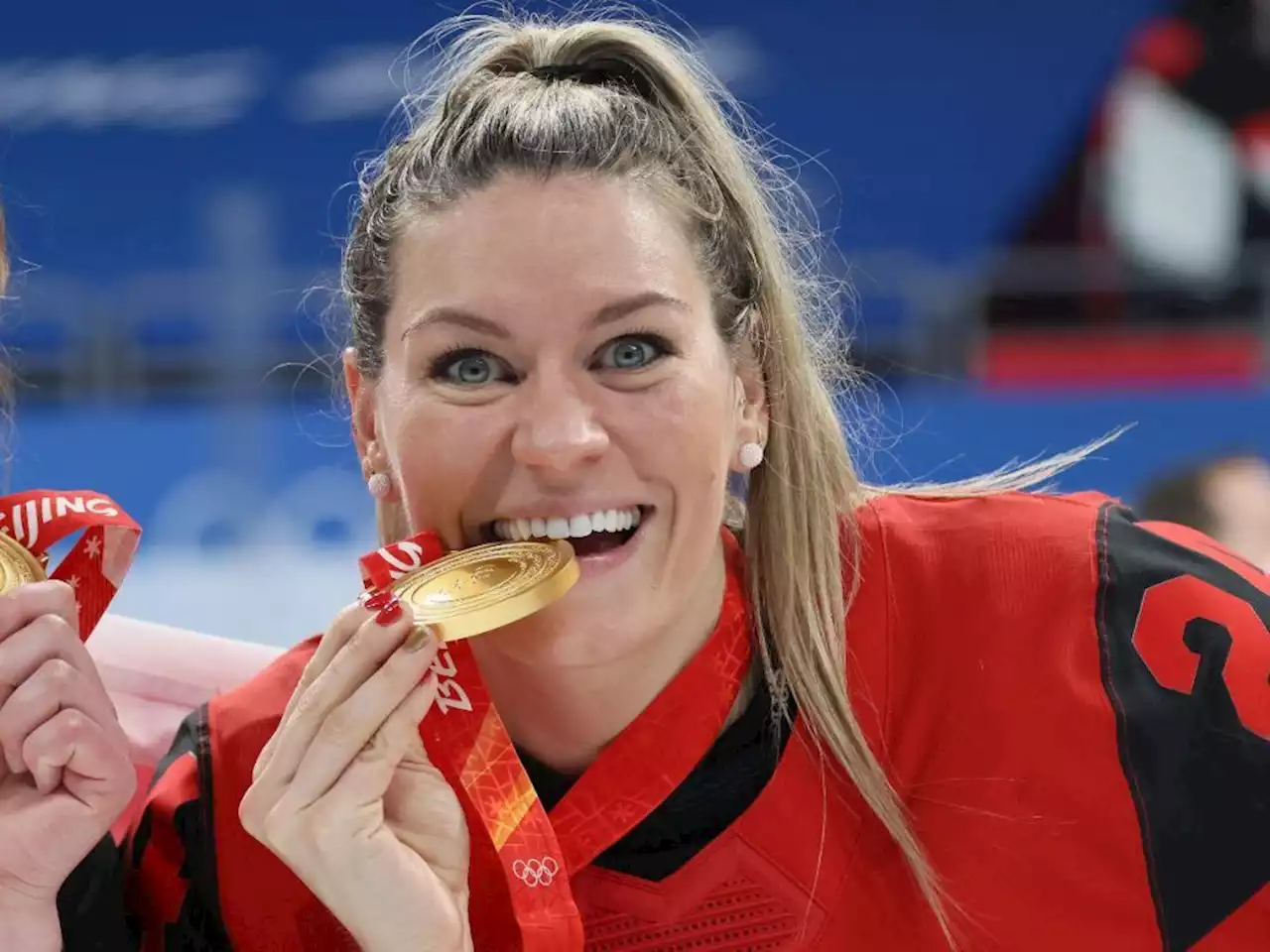 Scott Stinson: Natalie Spooner scores for Canada, four months after childbirth