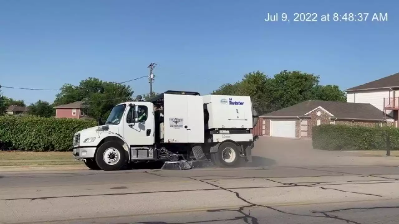 More Street Sweepers Heading to Fort Worth to Help With Litter