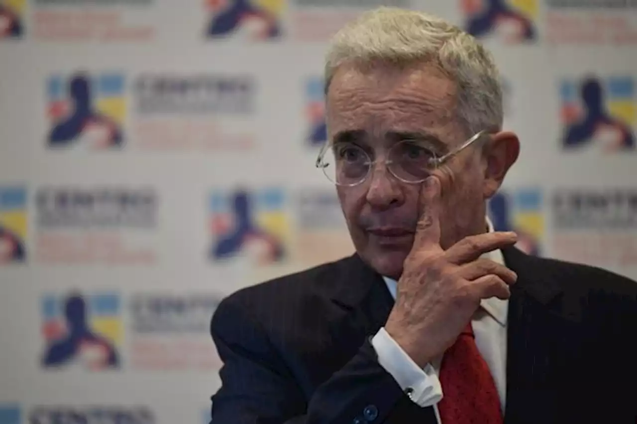 Álvaro Uribe se va contra reforma de Petro; habla de “rigidez laboral” y sugiere espejos - Pulzo