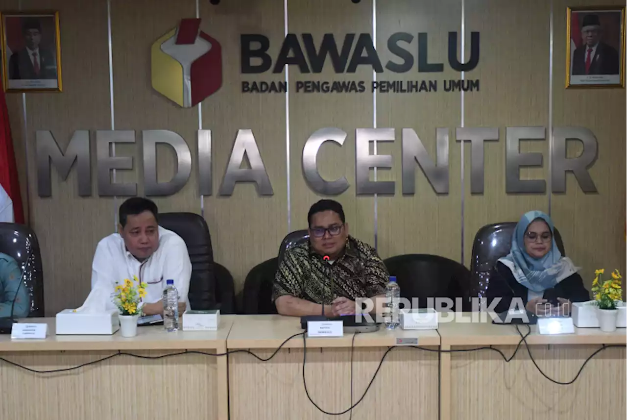 Bawaslu Tegaskan Bagi-Bagi Amplop Berlogo PDIP di Masjid Bukan Pelanggaran |Republika Online