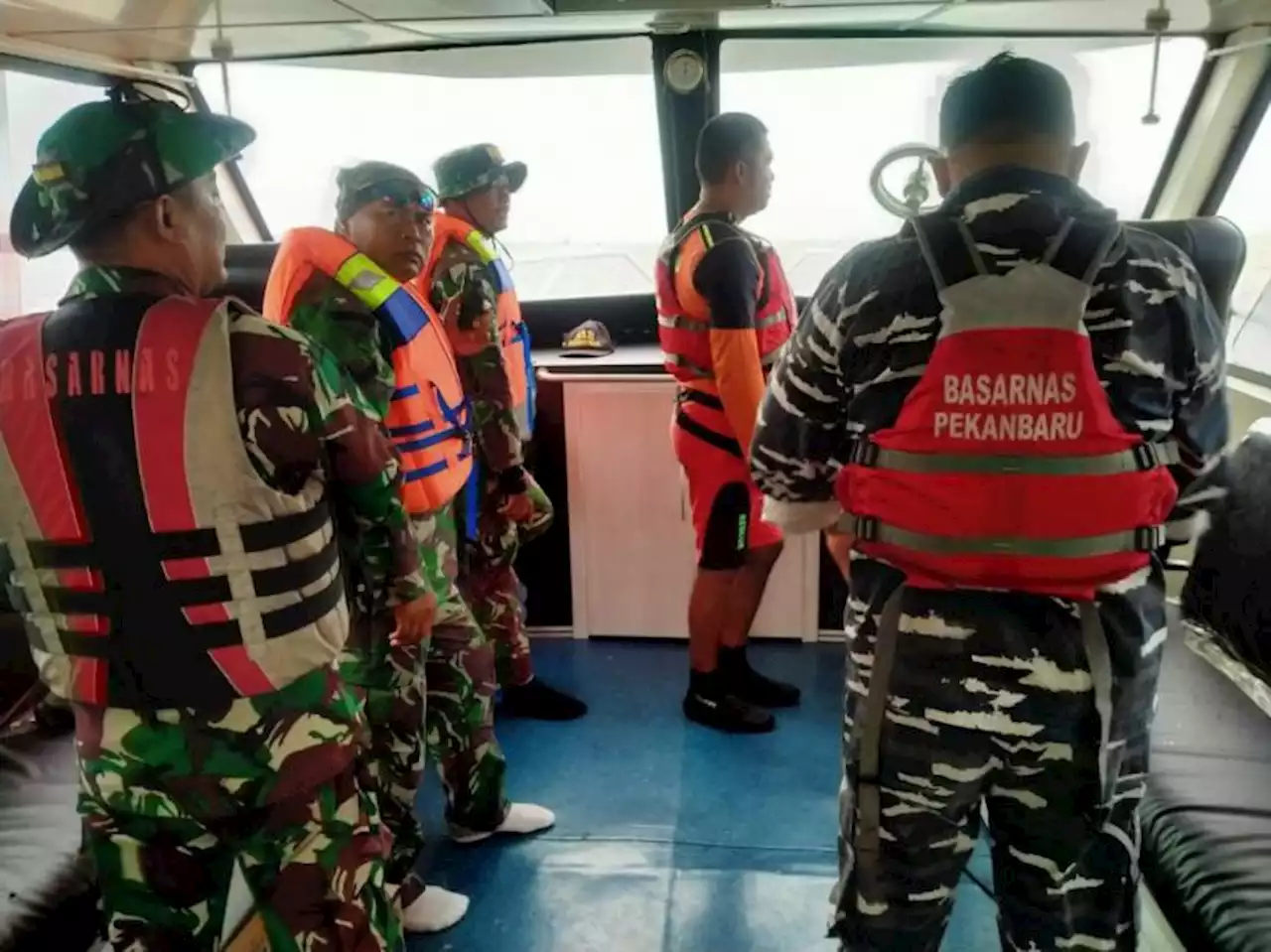 Tim SAR Temukan Jasad Korban Kecelakaan Kapal di Selat Padang |Republika Online