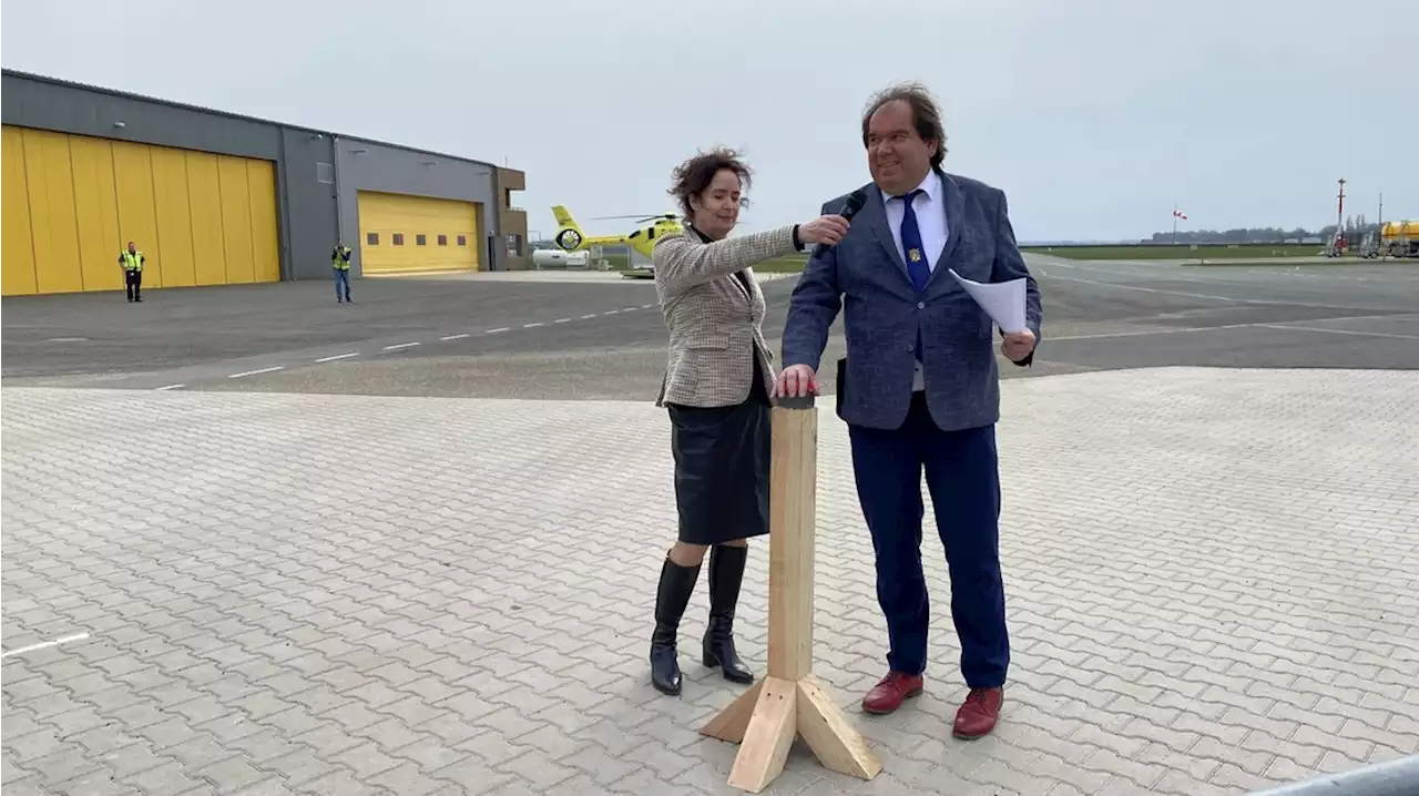 Burgemeester opent nieuwe brandweerkazerne op vliegveld Eelde