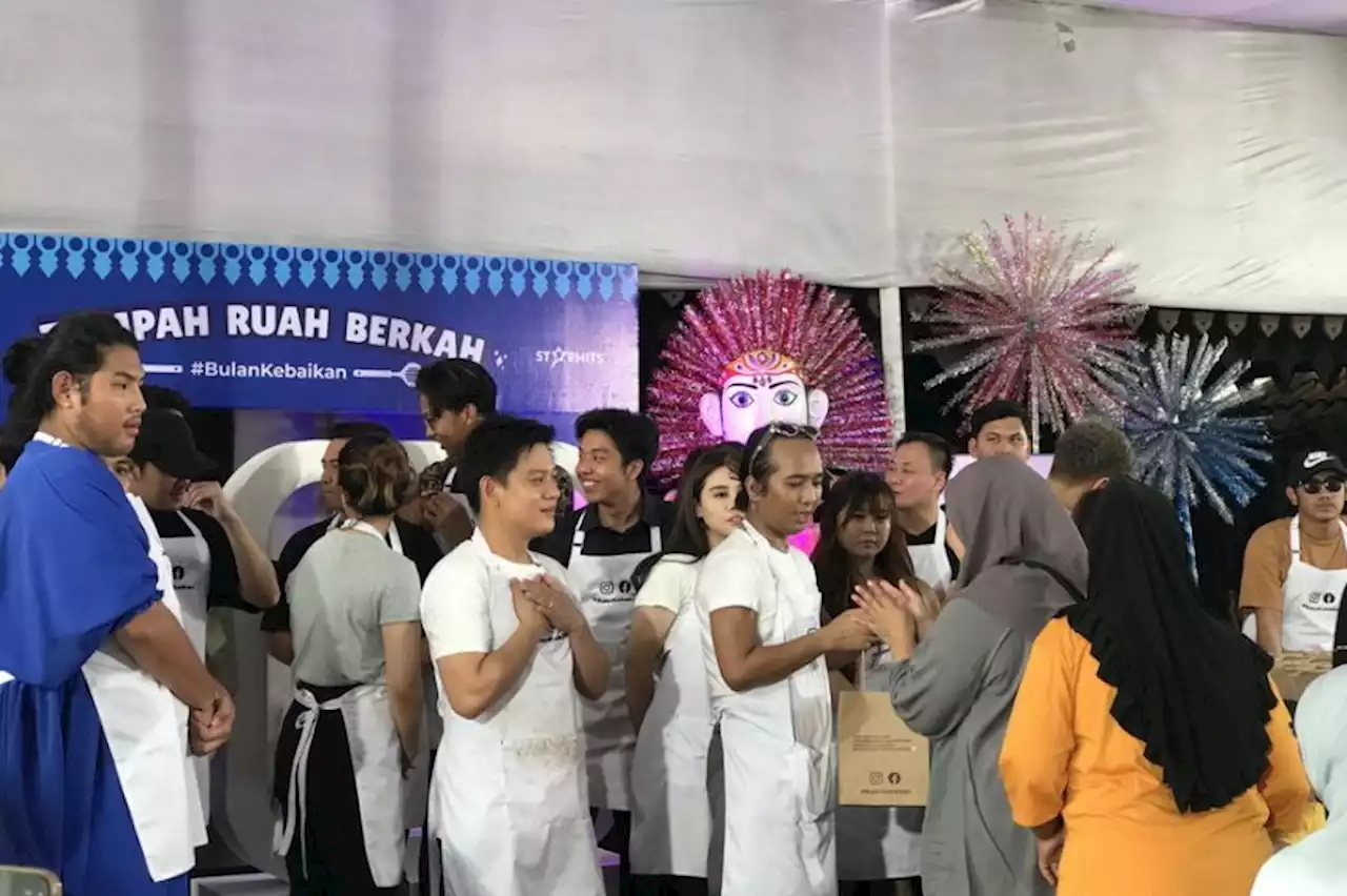 Dimasak Chef-Chef Ternama, Warga Antusias Cicipi Makanan di Tumpah Ruah Berkah