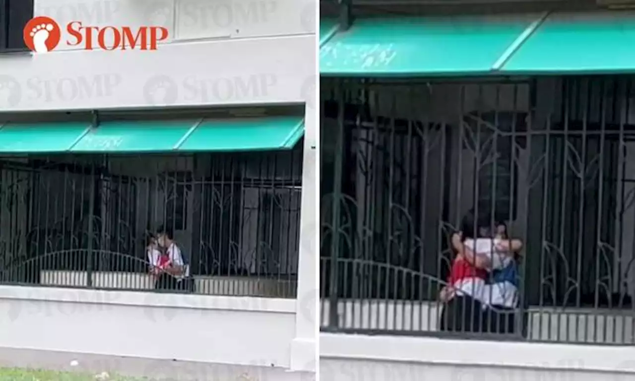 Young couple smooching in Woodlands HDB void deck 'pause for a while' when motorist honks at them