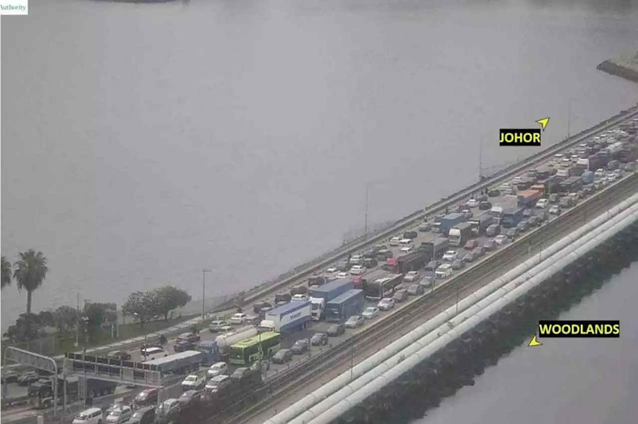 Heavy traffic towards Malaysia at Woodlands, Tuas checkpoints ahead of Good Friday long weekend