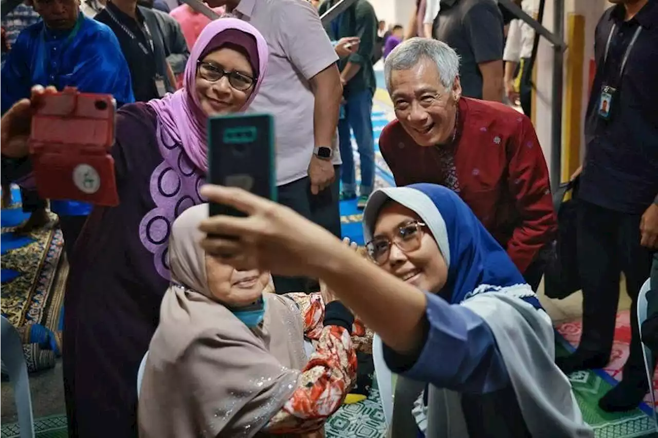 PM Lee breaks fast with Muslims at Masjid Al-Khair