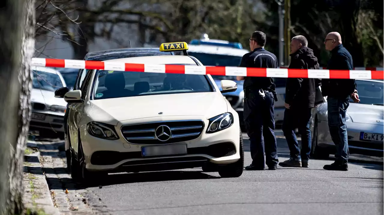 Täter flüchtig – Mordkommission ermittelt: Taxifahrer nach Angriff in Berlin-Grunewald gestorben