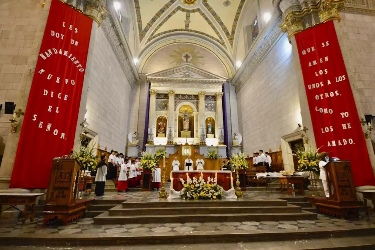 Realizan lavatorio de pies en Catedral de Saltillo para recordar a Cristo en la Última Cena