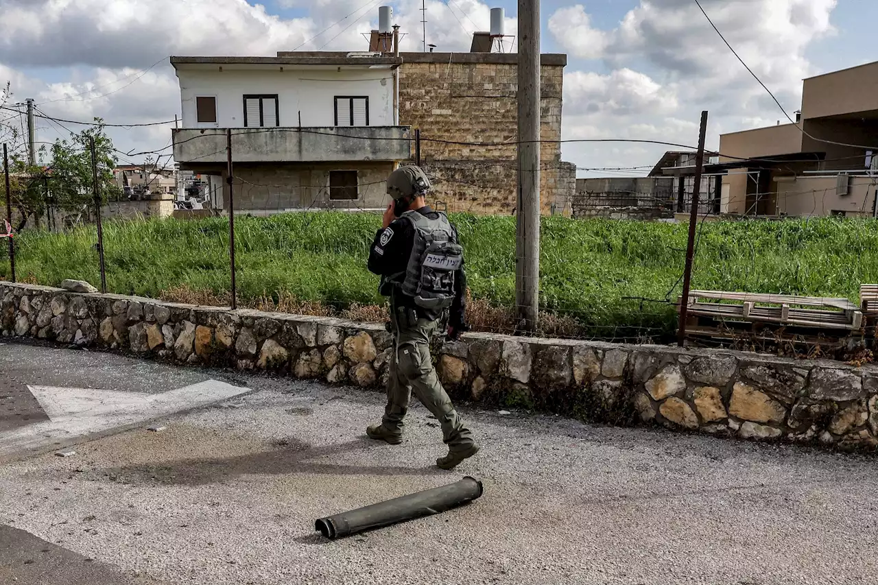 Ejército israelí intercepta cohete lanzado desde Líbano y responde con bombardeos