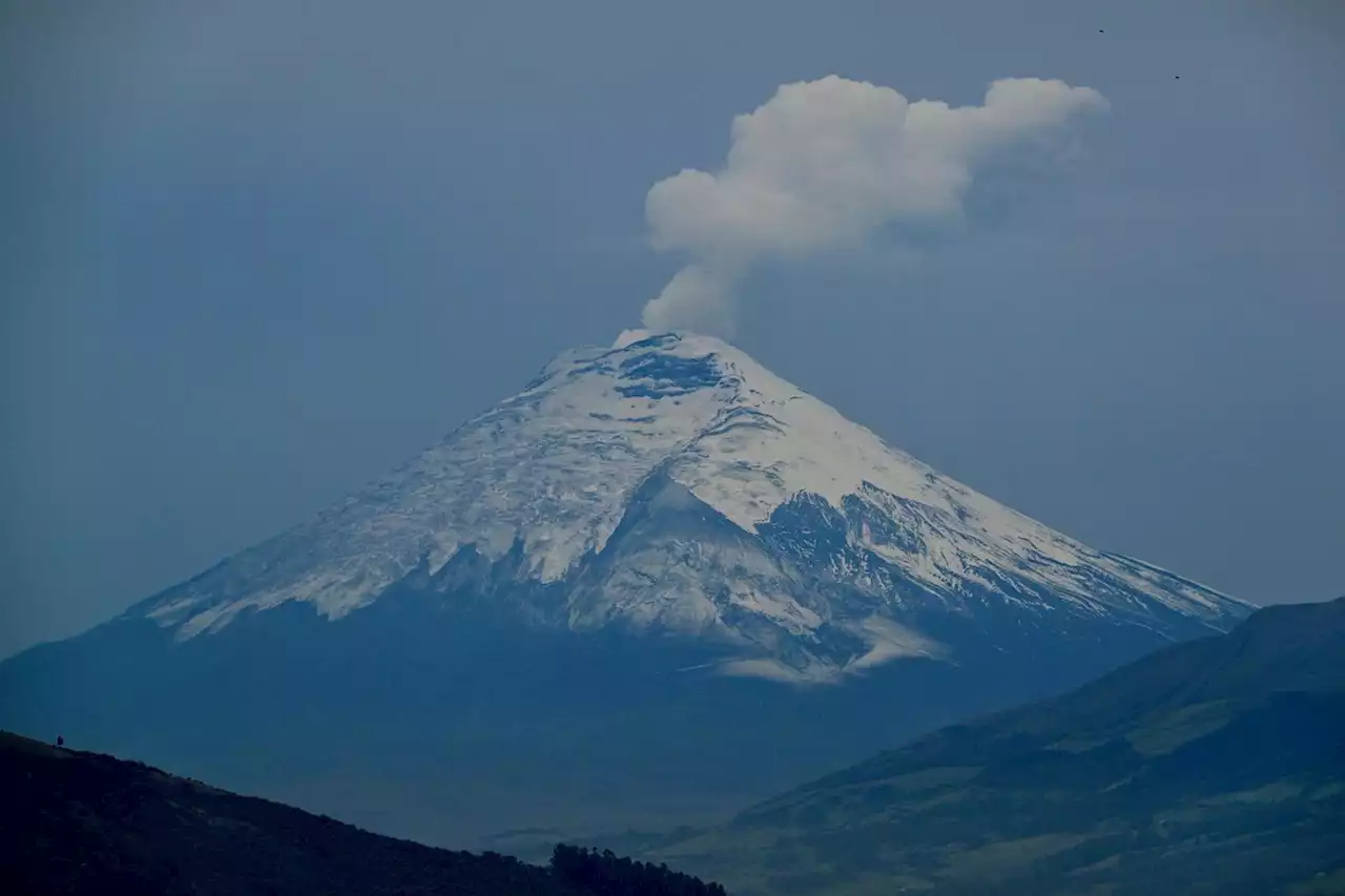 Se registra emisión de ceniza en el volcán Cotopaxi, en Ecuador